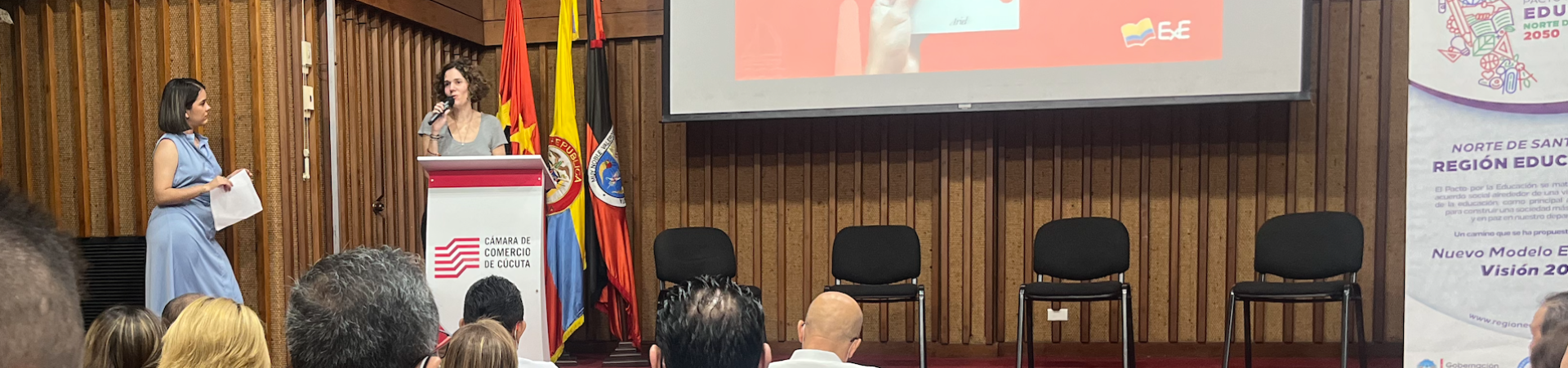 OIRE participa en el lanzamiento del libro repensar la educación en la cámara de comercio de Cúcuta.